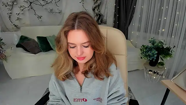 MiracleCurly online show from September 17, 7:26 pm