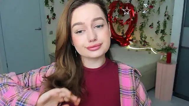 MiracleCurly online show from March 3, 7:31 pm