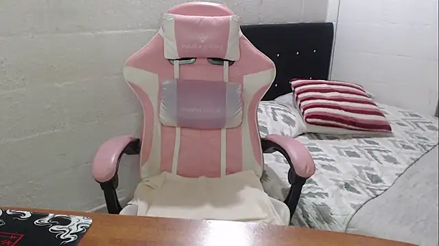 jade04 roberts online show from October 14, 11:49 pm