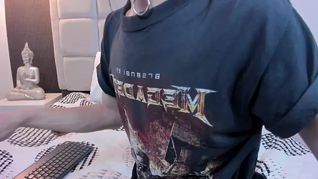 Hecatee 77 online show from March 21, 7:35 pm