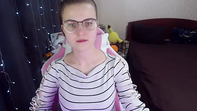 MissBrightShine online show from February 11, 4:02 pm