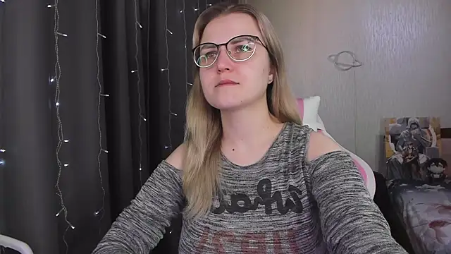 MissBrightShine online show from March 20, 1:16 pm