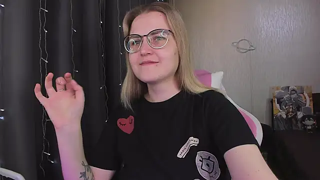 MissBrightShine online show from March 29, 10:37 am