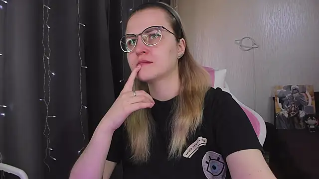 MissBrightShine online show from April 1, 8:26 am