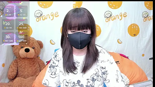 Snapshot of alonelove__ chatting on October 17, 2:26 am alonelove online show from October 17, 2:26 am