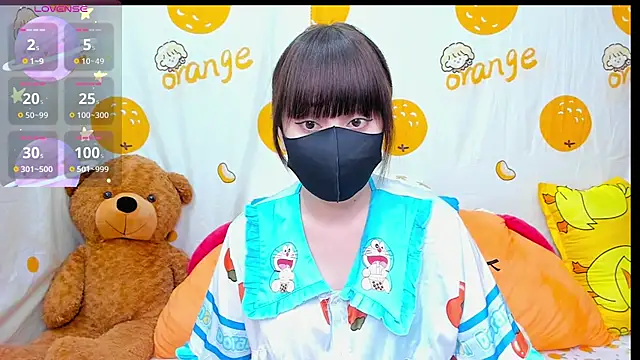 Snapshot of alonelove__ chatting on October 18, 2:25 am alonelove online show from October 18, 2:25 am