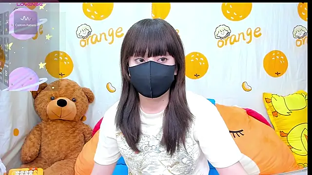 Snapshot of alonelove__ chatting on October 19, 2:23 am alonelove online show from October 19, 2:23 am