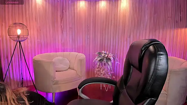 LisaMonroe  online show from February 8, 12:28 pm