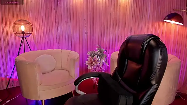 LisaMonroe  online show from March 1, 12:12 pm