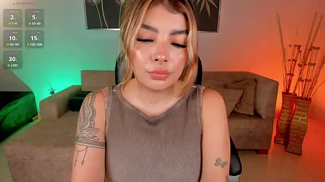 LisaMonroe  online show from March 9, 1:15 pm