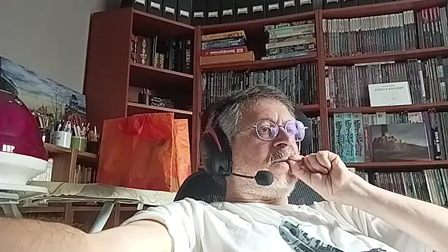 Snapshot of Mandra_is_a_whore chatting on October 22, 9:42 am Mandra is a whore online show from October 22, 9:42 am