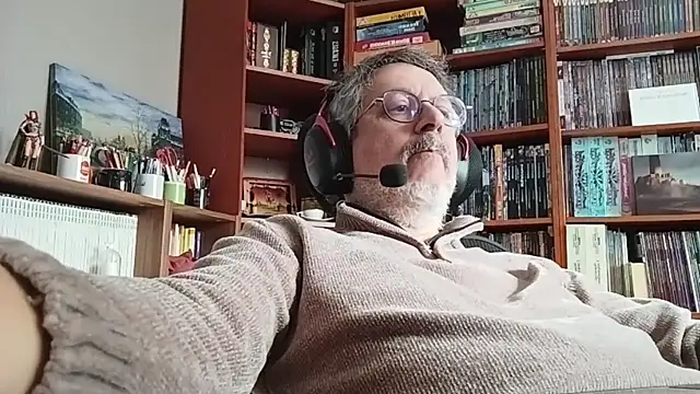 Snapshot of Mandra_is_a_whore chatting on October 27, 9:35 am Mandra is a whore online show from October 27, 9:35 am