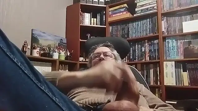 Snapshot of Mandra_is_a_whore chatting on October 31, 11:06 pm Mandra is a whore online show from October 31, 11:06 pm