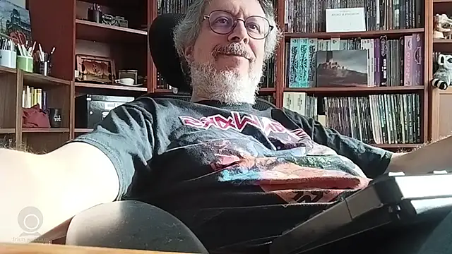 Snapshot of Mandra_is_a_whore chatting on November 10, 11:09 am Mandra is a whore online show from November 10, 11:09 am