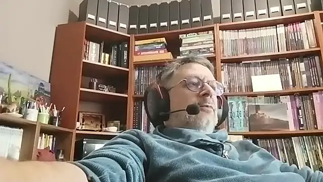 Snapshot of Mandra_is_a_whore chatting on November 17, 10:32 am Mandra is a whore online show from November 17, 10:32 am