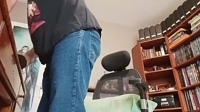 Snapshot of Mandra_is_a_whore chatting on November 21, 10:14 am Mandra is a whore online show from November 21, 10:14 am