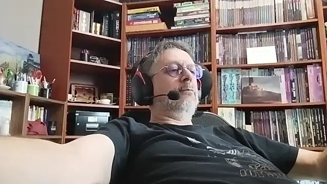 Snapshot of Mandra_is_a_whore chatting on November 25, 10:37 am Mandra is a whore online show from November 25, 10:37 am