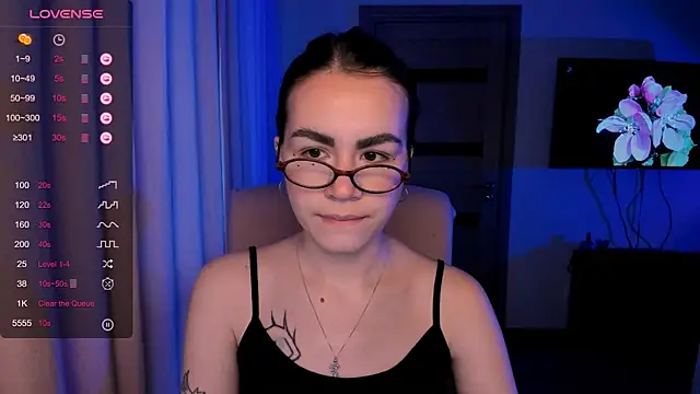 Snapshot of _selectrra chatting on December 3, 11:33 am selectrra online show from December 3, 11:33 am