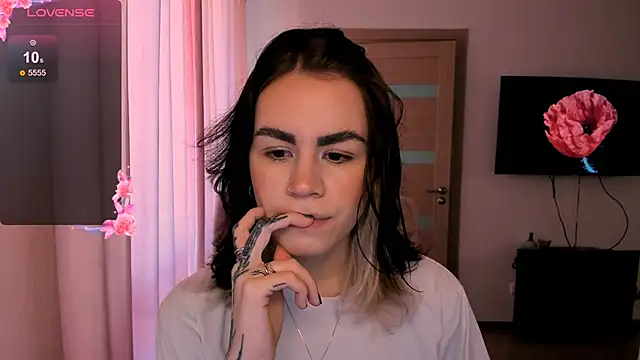 Snapshot of _selectrra chatting on December 4, 11:19 am selectrra online show from December 4, 11:19 am