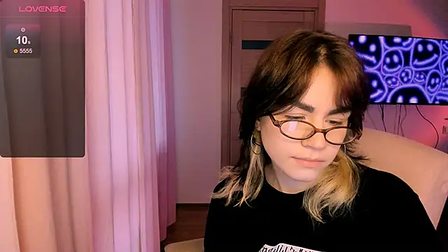 Snapshot of _selectrra chatting on January 23, 11:37 am selectrra online show from January 23, 11:37 am