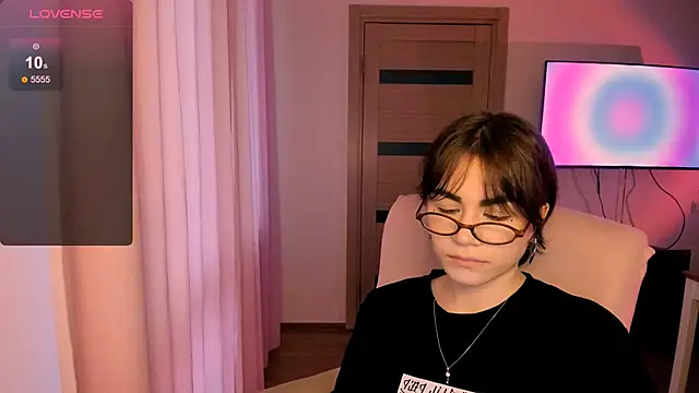 Snapshot of _selectrra chatting on January 24, 11:04 am selectrra online show from January 24, 11:04 am