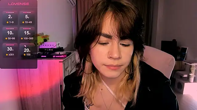 Snapshot of _selectrra chatting on February 7, 12:06 pm selectrra online show from February 7, 12:06 pm