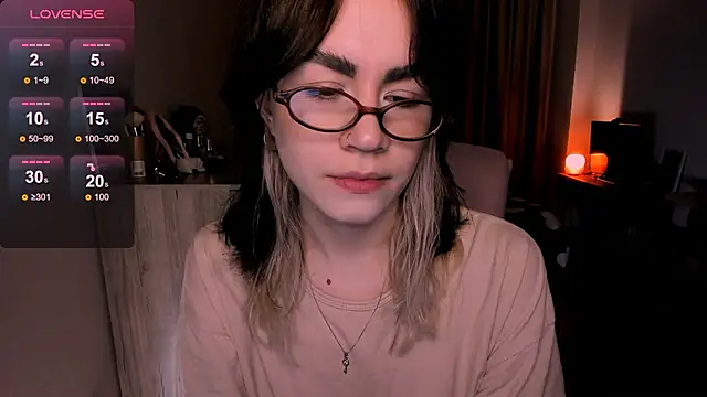 Snapshot of _selectrra chatting on March 6, 11:36 am selectrra online show from March 6, 11:36 am