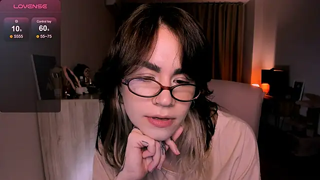 Snapshot of _selectrra chatting on March 6, 2:40 pm selectrra online show from March 6, 2:40 pm