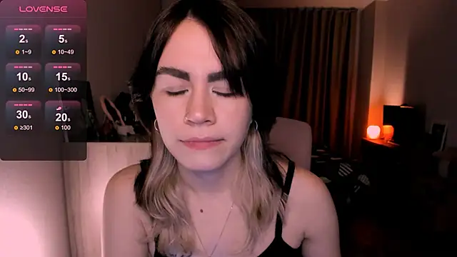 Snapshot of _selectrra chatting on March 10, 11:42 am selectrra online show from March 10, 11:42 am