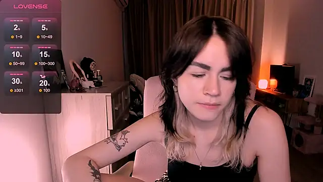 Snapshot of _selectrra chatting on March 10, 2:48 pm selectrra online show from March 10, 2:48 pm