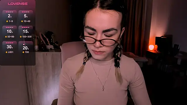 Snapshot of _selectrra chatting on March 17, 12:25 pm selectrra online show from March 17, 12:25 pm