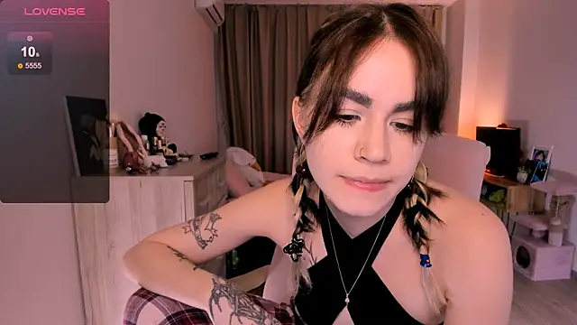 Snapshot of _selectrra chatting on March 21, 3:24 pm selectrra online show from March 21, 3:24 pm