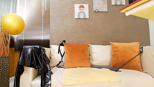 Sophie LittleS online show from February 1, 3:39 pm