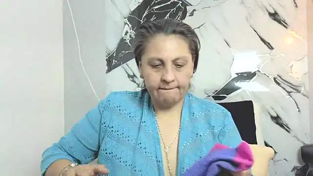 Snapshot of merlyna_goldens chatting on October 11, 2:22 am merlyna goldens online show from October 11, 2:22 am