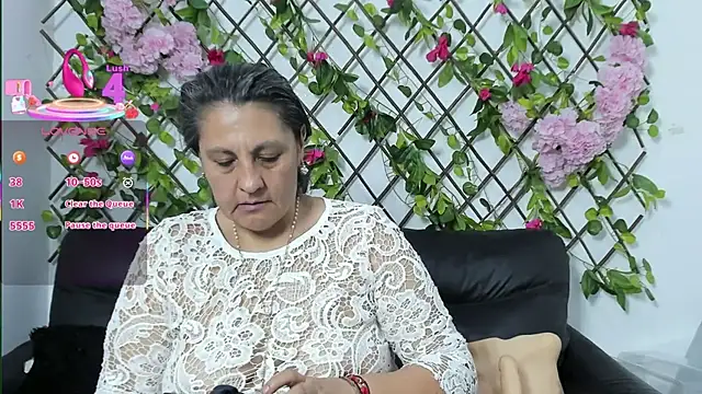 Snapshot of merlyna_goldens chatting on October 22, 11:15 pm merlyna goldens online show from October 22, 11:15 pm