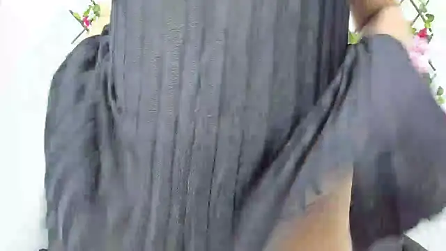 Snapshot of merlyna_goldens chatting on December 5, 1:47 am merlyna goldens online show from December 5, 1:47 am