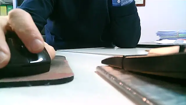 Snapshot of Gregcam chatting on December 3, 9:33 am Gregcam online show from December 3, 9:33 am