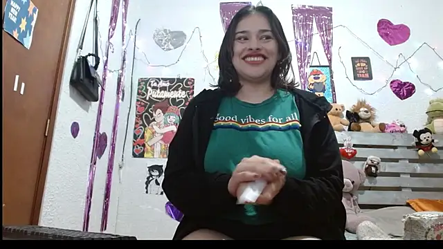 Snapshot of Saray_extrovert_ chatting on December 7, 9:39 am Saray extrovert online show from December 7, 9:39 am