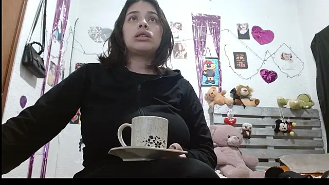 Snapshot of Saray_extrovert_ chatting on December 19, 4:56 am Saray extrovert online show from December 19, 4:56 am