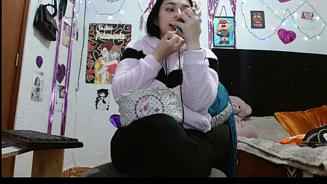 Snapshot of Saray_extrovert_ chatting on January 16, 4:28 am Saray extrovert online show from January 16, 4:28 am