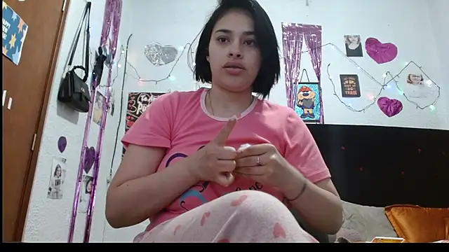 Snapshot of Saray_extrovert_ chatting on January 21, 11:56 am Saray extrovert online show from January 21, 11:56 am