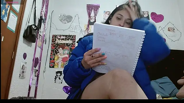 Snapshot of Saray_extrovert_ chatting on March 10, 4:17 am Saray extrovert online show from March 10, 4:17 am