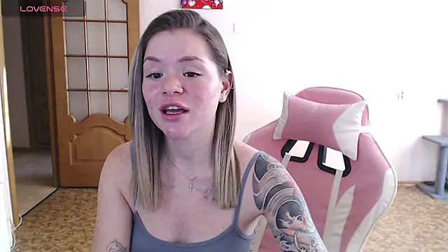 Snapshot of miaacatt chatting on December 1, 6:29 am miaacatt online show from December 1, 6:29 am