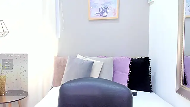 Snapshot of Paula_Desousa chatting on January 15, 7:34 pm Paula Desousa online show from January 15, 7:34 pm