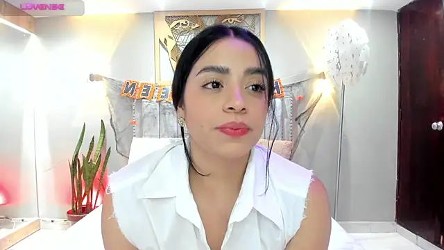 Paula Desousa online show from October 28, 7:38 pm