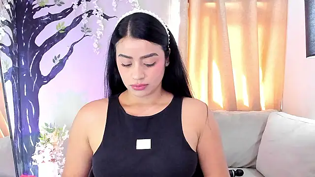 Paula Desousa online show from February 5, 7:29 pm