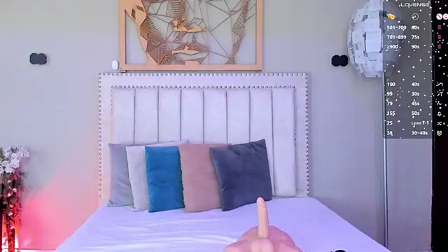 Paula Desousa online show from April 6, 7:48 pm