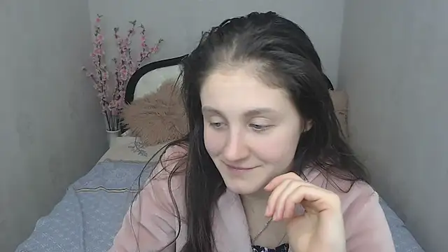 Holliy Cooper online show from February 12, 7:35 pm