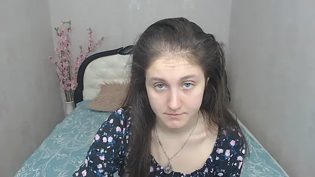 Holliy Cooper online show from March 19, 8:23 am