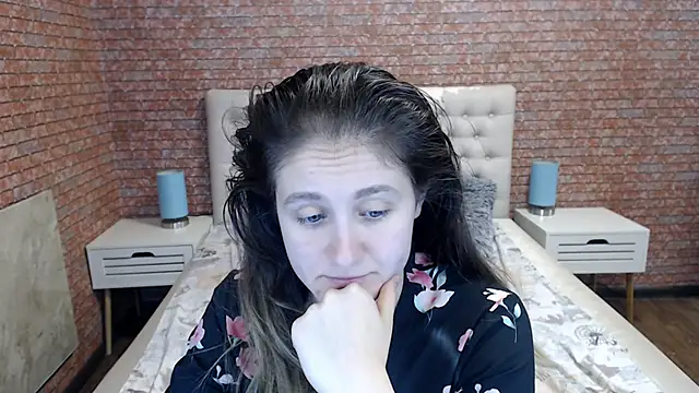 Holliy Cooper online show from September 11, 7:30 am